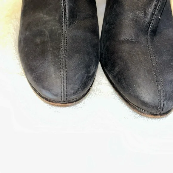 LLBean women black leather ankle boots /booties. Beautiful black leather. - Picture 5 of 9